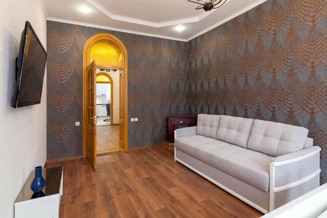 Leogrand Apartments Panteleimona Kulisha 27 リヴィウ エクステリア 写真
