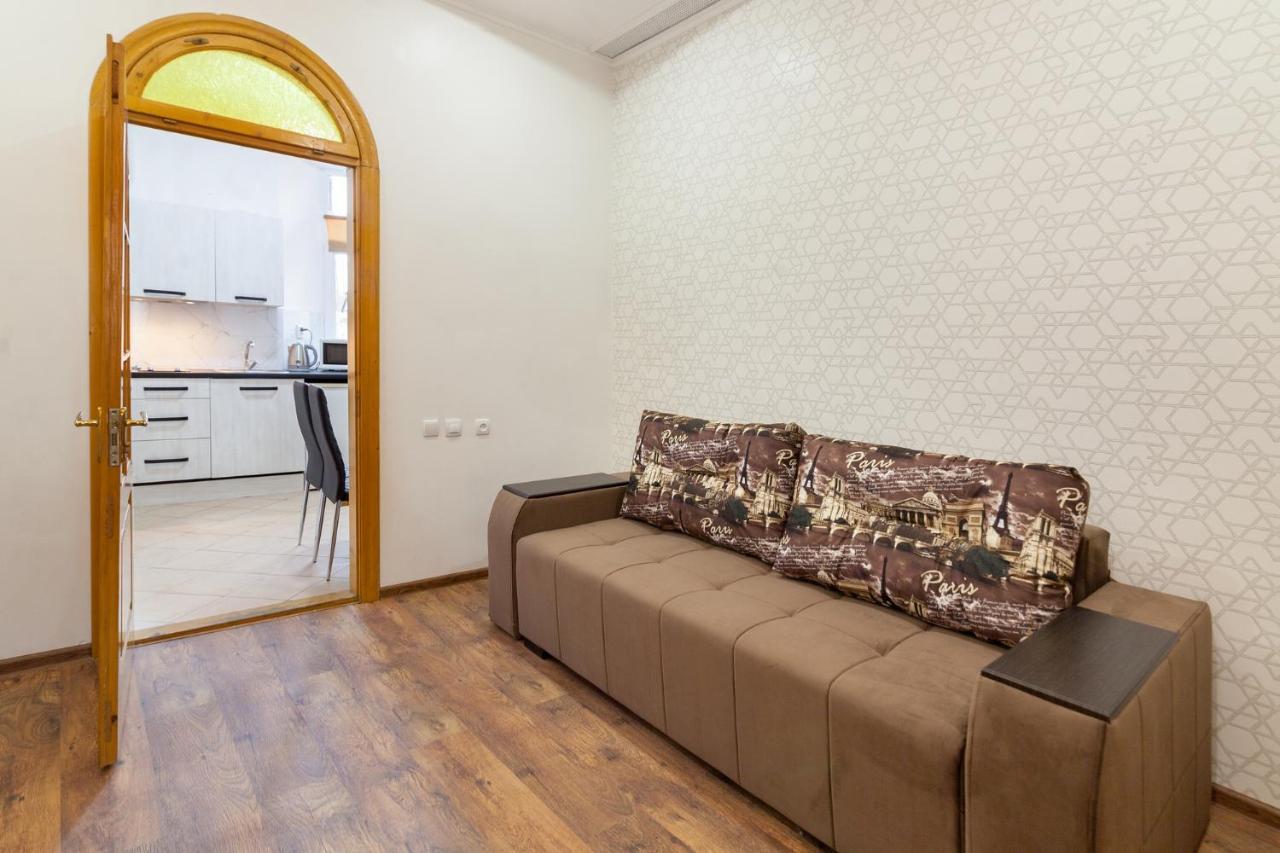 Leogrand Apartments Panteleimona Kulisha 27 リヴィウ エクステリア 写真
